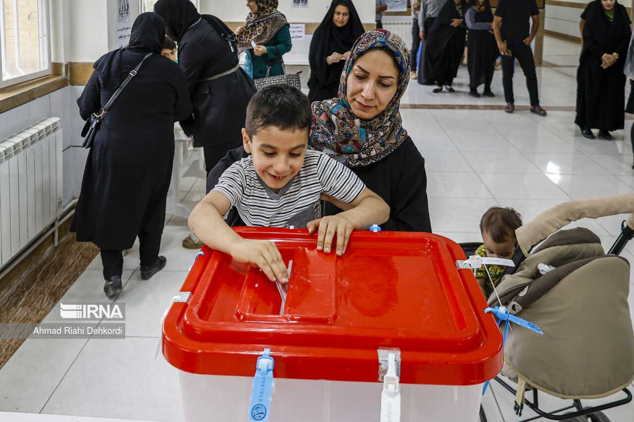 فرماندار آبادان: مشکلی در تامین تعرفه نداریم/ ازدحام جمعیت در شعب اخذ رای